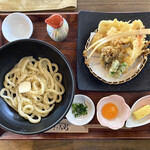 本格讃岐うどん こころ彩 - ・釜たまバター【温】セット 1,190円/税込
            (天ぷら6種、中サイズ)