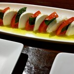 くろひげ - カプレーゼ