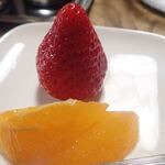 町家ゲストハウス三輪 - ●フルーツはいちごとオレンジ　みずみずしく