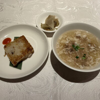 筑紫樓 銀座店 - 前菜の大根餅とスープ、搾菜