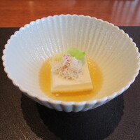 銀座 蟹みつ - 先附：旬の一品（峰岡豆腐）