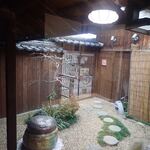 町家ゲストハウス三輪 - 離れにはお風呂がありますミャ