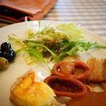 フィオレンティーナ - ランチのパンと前菜はブッフェスタイルになっている