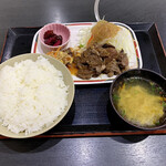 焼肉山吉 - サービスランチ ¥660-
この日は焼肉定食。