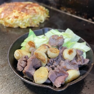 h Okonomiyaki Zenigata - 砂ずりとニンニクの塩焼き