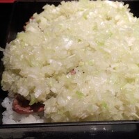 焼肉GROW - ネギてんこ盛りのランチメニュー 重箱