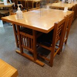 やぶ善 - 清潔的な店内。