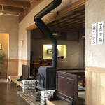 慈久庵 - 薪ストーブもある