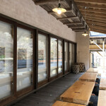 慈久庵 - 開店前はここに座って待つ人が多いけど、ここでも食べれるのかな？