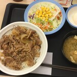 Matsuya - 牛めしとサラダ