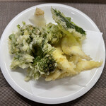 食彩厨房 甚兵衛 - さよりと蕗の薹天ぷら