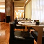 ブルガリ イル・カフェ - 2013年2月皮張りのイスで落ち着いた店内。