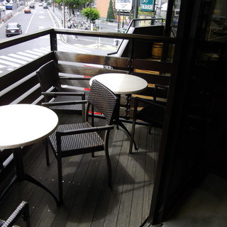 There is terrace seating where you can dine with your pet.