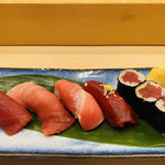 Natural tuna set half size (4 pieces + half size Tekkamaki)