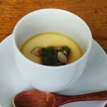 レカマヤジフ - 選べる2種のカレーセット1500円：前菜の茶碗蒸し。滋味深い味わい。