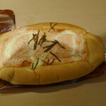 LAWSON - 料理写真:大きな明太子マヨネーズパン130円