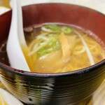 華風料理一芳亭 - ミニラーメンは中華スープに中華そばが入っただけの超シンプルな味（笑）