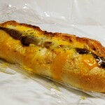 513 BAKERY - チーズカレーフランス275円