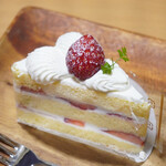 Adoria Yougashi Ten - イチゴのショートケーキ　430円