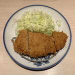 Tonkatsu Maruni - ロース定食 ¥800 のロースかつ