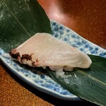 日本料理 梅元 - 鯛の寿司
            梅の味がする