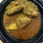 プリンスフードコーナー - チキンカレー:めったにお目にかからないレベルのスパイシいさ