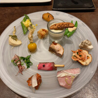 オッジ ダルマット 西麻布店 - 14種の前菜
