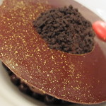 ラトリエ ドゥ ジョエル・ロブション - 昔のドーナツ盤のレコードのようなチョコ