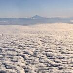 大阪国際空港(伊丹) ダイヤモンド・プレミアラウンジ - 雲海の向こうに富士山