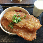 森のカフェ＆ダイニング - わらわらじカツ重じカツ重