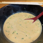博多ラーメン 亀八 - スープ