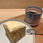 KNAG - キャロットケーキとコーヒー 700円