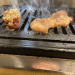 卸問屋直営 立ち食い 一切れ焼肉 松田 - 