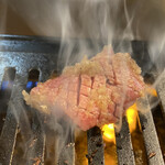 卸問屋直営 立ち食い 一切れ焼肉 松田 - 