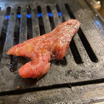 卸問屋直営 立ち食い 一切れ焼肉 松田 - 