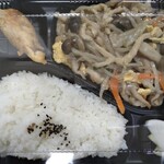 PANDA - しめじと豚肉炒め弁当。