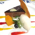 アミュゼ - (09/6夜)本日デザート（6択；アーモンドチョコレートのケーキ）