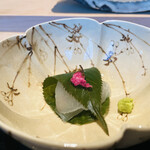 にい留 - 師崎の鯛 桜海老の葉巻き