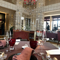 RISTORANTE OZIO - 角テーブル