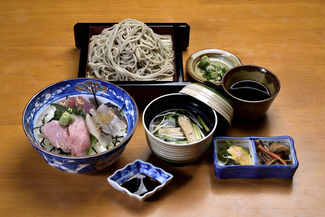 七ツ母里（ナナツモリ）泉中央のそば &ndash; 宮城県大和町