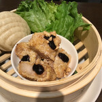 京鼎樓 - 角煮台湾風衣揚げ、蒸しパン添え