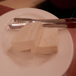 天香回味 - 2013'01up 豆腐 \315、ほんとは四片あります。二片はすでに鍋に入れてしまいました。