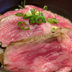 悠流里 - ハーフサイズ　村上牛炙り丼