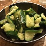 天びん棒 - キューリ２本塩ダレで