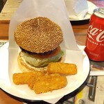 ビッグスマイル - バーガーの佇まいが美しい