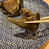 まんてん鮨 日比谷オクロジ店 - 今日の一品、鮑煮の肝。肝がやさしく心身にしみる。
