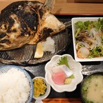 魚・串料理 つぼみ - 焼き魚定食880円