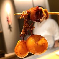 鳥匠 いし井 - ⑳ちょうちん(タレ)【追加】
                    火の入り方や大きさの違いで、１つとして同じ味わいが無い
                    きんかんの膜をプリッと噛み割ると黄身が飛び出し、濃厚な滋味とコクを堪能