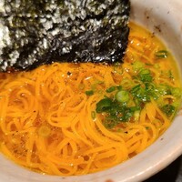 鳥匠 いし井 - ㉖自家製チキンラーメン
                    グシテさんのパスタと同じ極細麺
                    鶏がらスープ(熊本県産天草大王)が絡みウマい
                    ズッと啜って悦に浸る