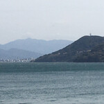 SHOP ヒロ - 手前に見えるのは完全な離島 能古島です